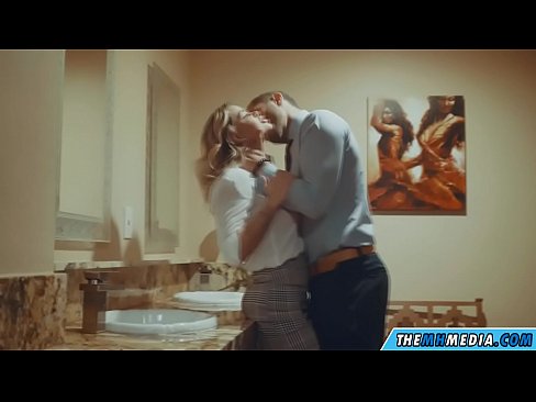 ❤️ Cando unha loura tetona seduce nun baño público ❌ Vídeo de sexo a nós gl.pornpicslove.ru ❌️
